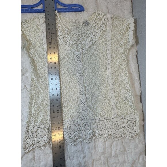 Miss Me Top Size Medium Ivory Corchet Lace Short Sleeve Semi Sheer Excellent - Picture 9 of 9